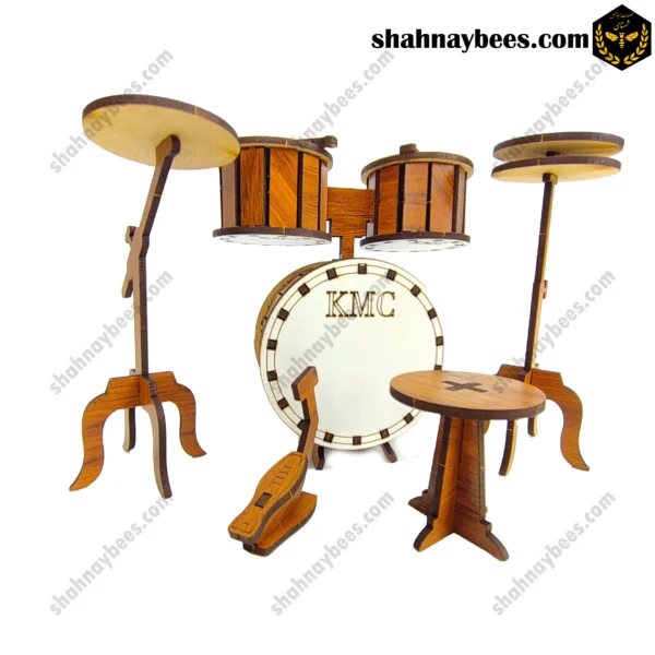ساز درام دکوری کوچک با صندلی و چوبک چوبی1