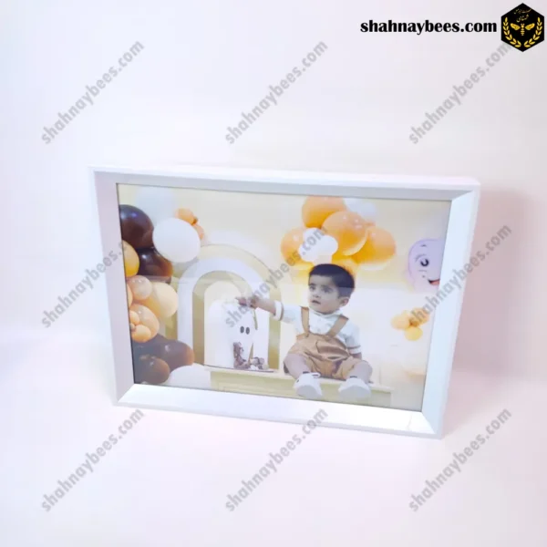 قاب عکس فانتزی سفید طرح شیار دار متوسط1